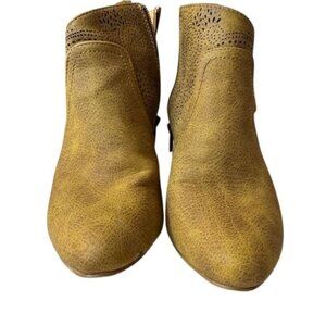 Veari Womens Tan Ankle Boots Size 6 With Cutout Design & Zipper Closure